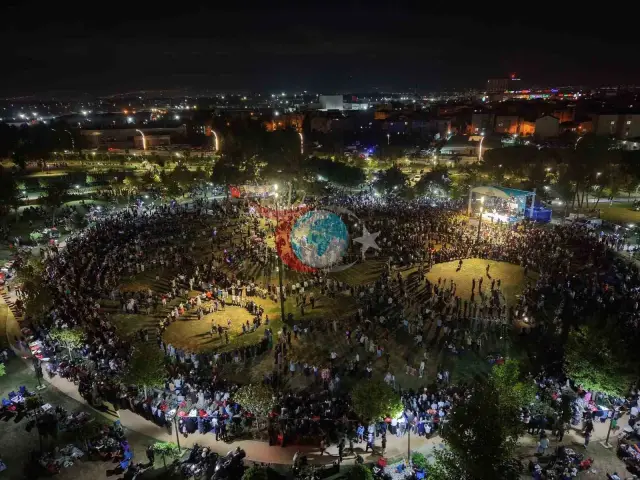 Gebze'de Yaz Konserleri Coşkusu: Ceyhun Can ve Mustafa Özden Kulakların Pasını Sildi