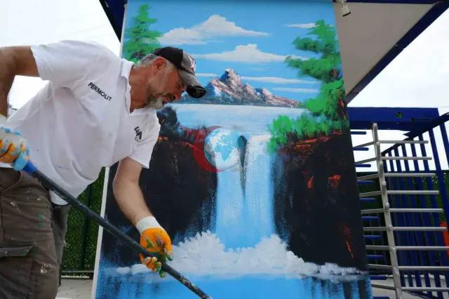 Kocaeli’nin Bob Ross’u İsmail Bayram: Gri Duvarları Sanatla Renklendiren Ressamın İlham Veren Hikayesi