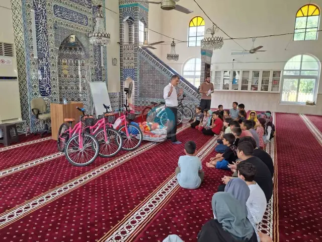 Yumurtalık'ta Kur'an Kursunu Başarıyla Tamamlayan Öğrencilere Bisiklet Sürprizi