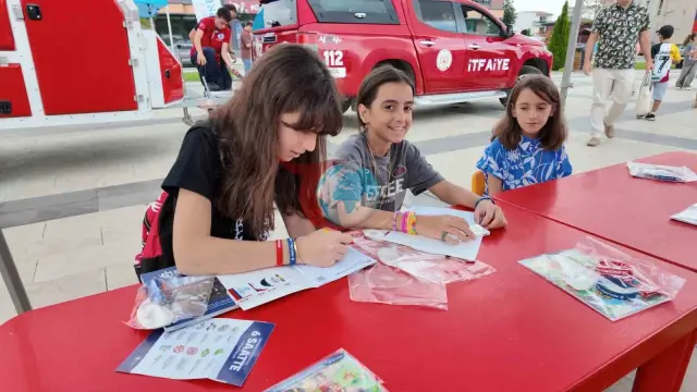 Başiskele’de Gençlere Hayati Eğitim: 17 Ağustos Depremi Anısına Afet Bilinci Programı Düzenlendi