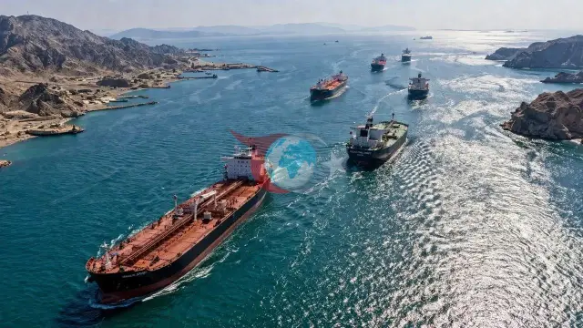 Hörmüz boğazında isti saatlar: gəmi vuruldu, ölənlər və yaralananlar var