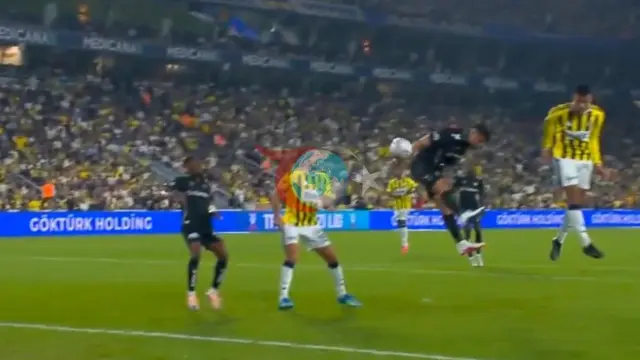 Kadıköy'de Nefes Kesen VAR Kararı: Fenerbahçe - Konyaspor Maçında Penaltı Heyecanı