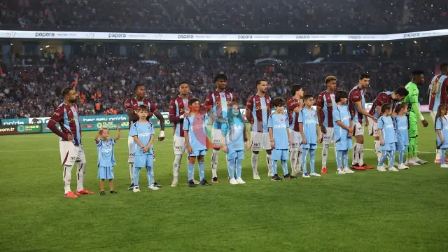 Papara Park'ta Dev Randevu: Trabzonspor ile Başakşehir Karşı Karşıya! Salah İlk Zaferini İstiyor