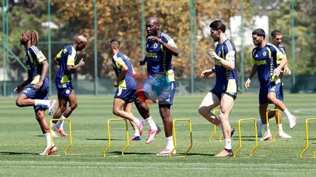 Fenerbahçe Lyon Maçı Hazırlıklarına Hız Kesmeden Başladı: Hedef Rövanşı Kazanmak