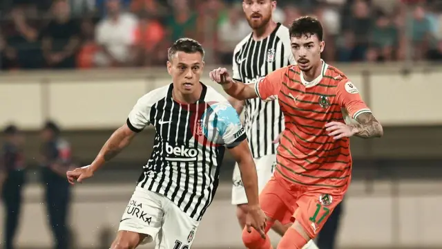 Beşiktaş'ta Leandro Trossard'a Atılan Tokat İngiltere'de Gündem Oldu: "Utanç Verici Karar!"