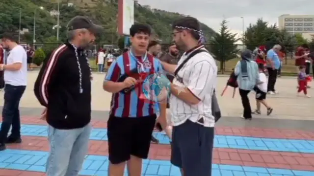 Trabzonspor'dan "Camide Yattım" Diyen Genç Taraftarı Berat Semih'e Dev Jest: Galatasaray Derbisine Davet Edildi!