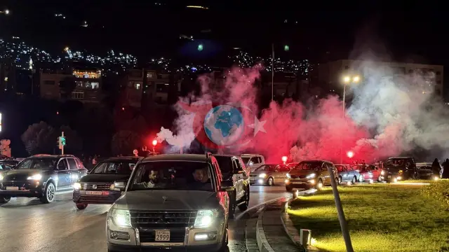 Suriye'de Tarihi Dönüm Noktası: Terör Örgütü SDG Kendini Feshetti, Şam'da Kutlamalar Başladı