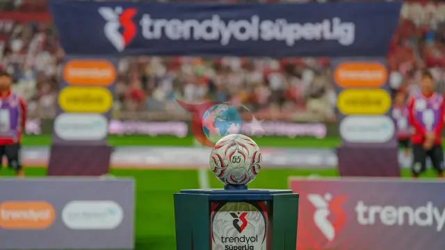 Süper Lig'de 4. Hafta Programı Netleşti: Galatasaray ve Fenerbahçe Maçlarına Şampiyonlar Ligi Ayarı