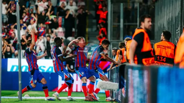 Avrupa Kupalarında Play-Off Gecesi: Beşiktaş Turladı, Trabzonspor Konferans Ligi'ne Düştü