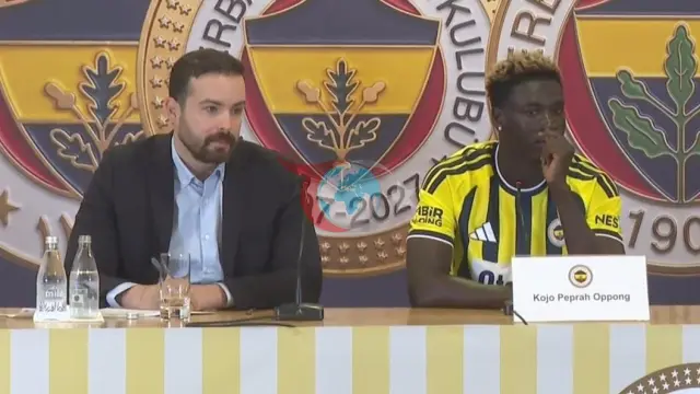 Fənərbaxça yeni transferi Kojo Peprah Oppong üçün imza mərasimi keçirdi: "Bu formanı geyinməyi səbirsizlənirəm"