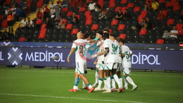 Çaykur Rizespor Gaziantep Deplasmanında Fırtına Gibi Esti: Üç Puan İlk Yarıda Geldi