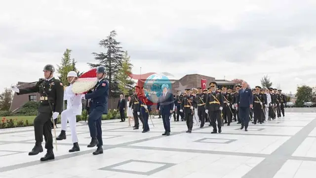 Bakan Yaşar Güler ve TSK Komuta Kademesinden Devlet Büyükleri Anıt Mezarlığı’na Anlamlı Ziyaret