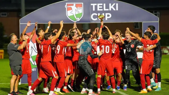 17 Yaş Altı Milli Futbol Takımı Macaristan'da Zirveye Çıktı: U17 Milliler Şampiyon!