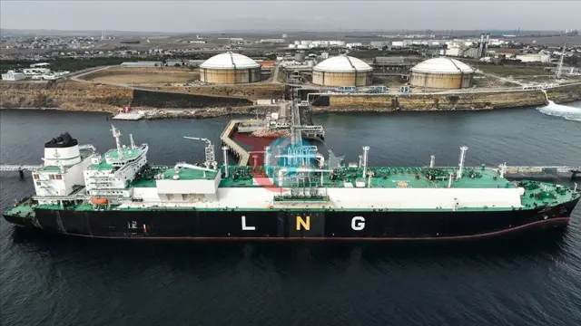 Hürmüz Boğazı'nda Enerji Sevkiyatı Durma Noktasına Geldi: LNG Geçişlerinde Yüzde 92'lik Büyük Çöküş