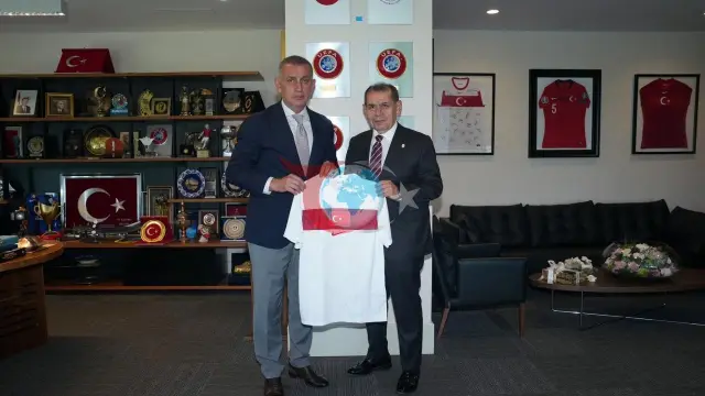 Galatasaray'dan TFF'ye Sürpriz Ziyaret: Dursun Özbek ve İbrahim Hacıosmanoğlu Riva'da Bir Araya Geldi