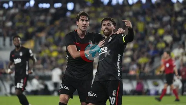 Süper Lig'de Derbi Heyecanı: Beşiktaş Kadıköy'de Güldü, Galatasaray Zirveyi Bırakmadı!