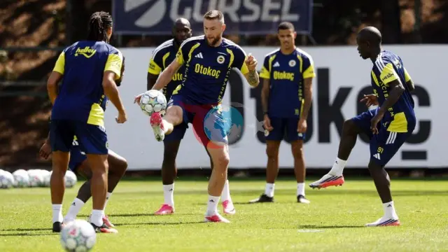 Fenerbahçe, Roma Maçı Hazırlıklarını Sürdürüyor: Şampiyonlar Ligi'nde Dev Randevu