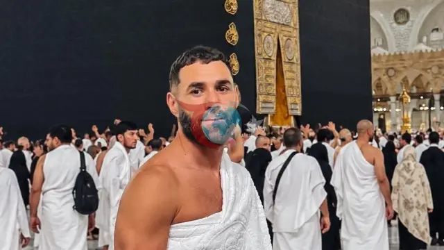 Karim Benzema Mekke'de: Yıldız Futbolcunun Kabe Ziyareti Sosyal Medyayı Salladı