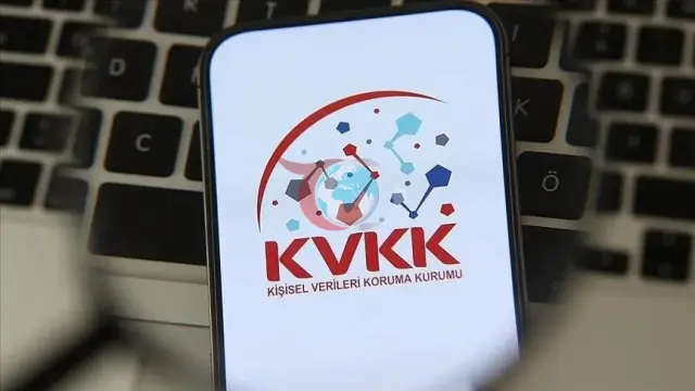 Müşteri Tesadüfen Fark Etti: Kişisel Verileri İfşa Eden Ünlü Giyim Markasına KVKK'dan Dev Ceza!