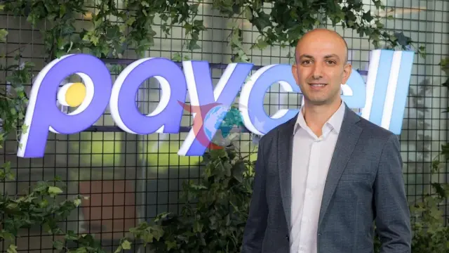 Cüzdan Taşıma Devri Kapanıyor: Paycell'den Telefona Yapışan "Sticker Kart" Teknolojisi