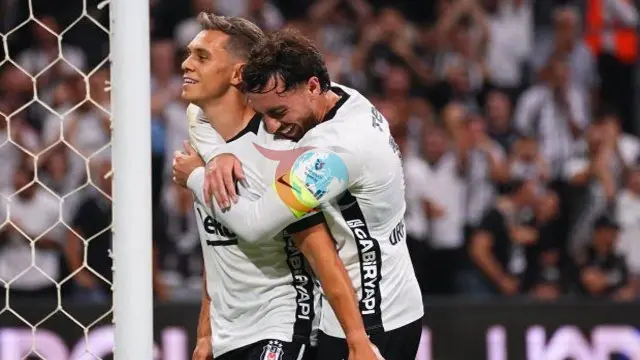 Beşiktaş Dolmabahçe'de Şov Yaptı: Erzurumspor'u 3 Golle Geçen Kartal Liderlik Koltuğuna Oturdu