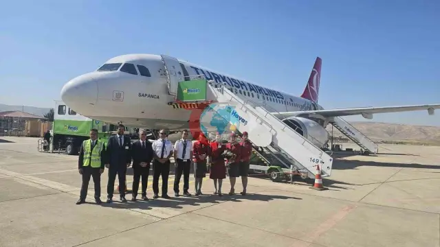 Modernize Edilen Siirt Havalimanı Yeniden Hizmette: İlk Yolcu Uçağı İniş Yaptı