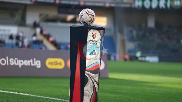 Süper Lig'de Çifte Heyecan: Samsunspor - Çorum FK ve Eyüpspor - Çaykur Rizespor Maçları Başlıyor
