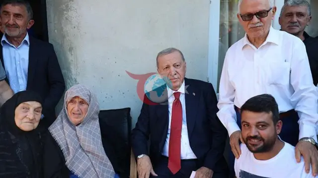 Cumhurbaşkanı Erdoğan Rize'de Baba Ocağında: Komşularıyla Hasret Giderdi
