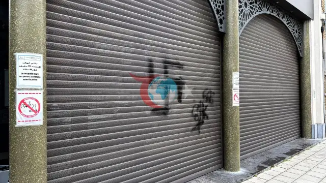 Belçika'da İslamofobik Provokasyon: Brüksel'deki El Mouahidine Camisi'ne Gamalı Haçlı Çirkin Saldırı