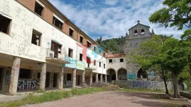 İstanbul'da Bir Daire Fiyatına İspanya'da Köy Satın Aldı: İçinde Kilise ve Okul Bile Var!