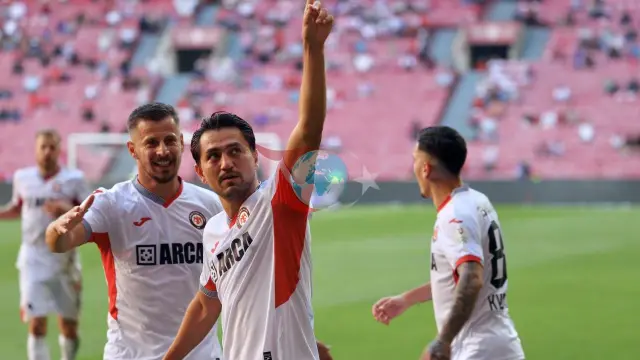 Cengiz Ünder Sahada Fırtına Estirdi: Maç Öncesi Kehanetini İkiye Katladı!