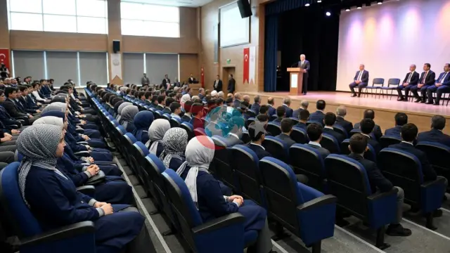 Kadıköy Anadolu İmam Hatip Lisesinde Yeni Eğitim Yılı Başladı: MSÜ Rektörü Afyoncu ve AA Genel Müdürü Karagöz'den Tarihi Mesajlar