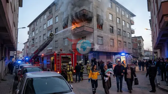 Iğdır'da Korkutan Apartman Yangını: Biri Çocuk 18 Kişi Tahliye Edildi