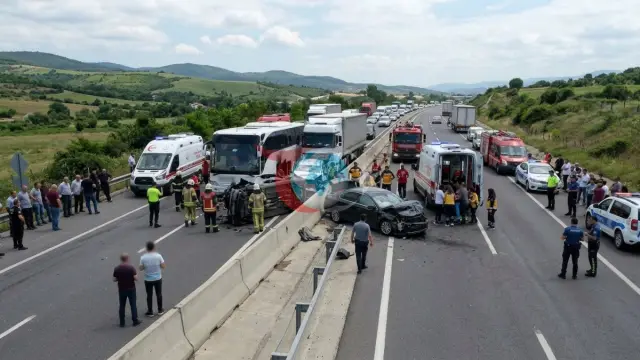 İstanbul-İzmir Otoyolu'nda Zincirleme Kaza: 7 Araç Birbirine Girdi, 11 Yaralı Var