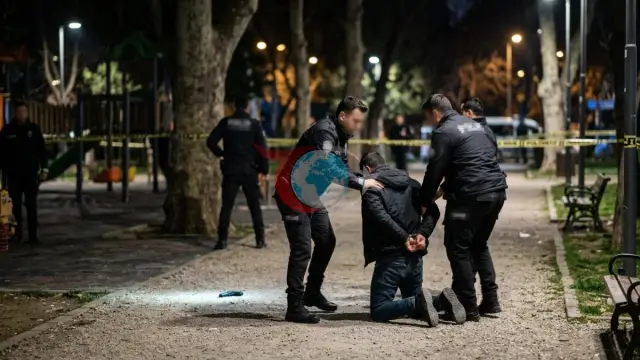 Eyüpsultan'da "Taciz" İddiasıyla Silahlı Dehşet: Parkta Bacaklarından Vurdu!