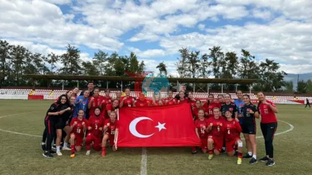 15 Yaş Altı Kız Milli Futbol Takımı Avrupa Şampiyonu: Kuzey Makedonya'yı Farklı Yendik!