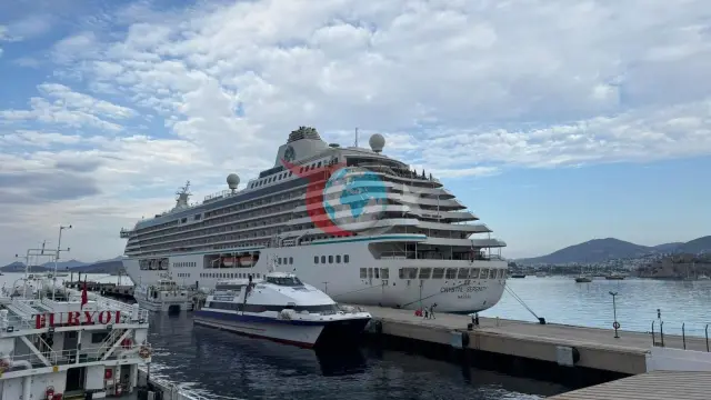 Dev Kruvaziyer Crystal Serenity Bodrum'da: 693 Yolcusuyla Limana Demir Attı