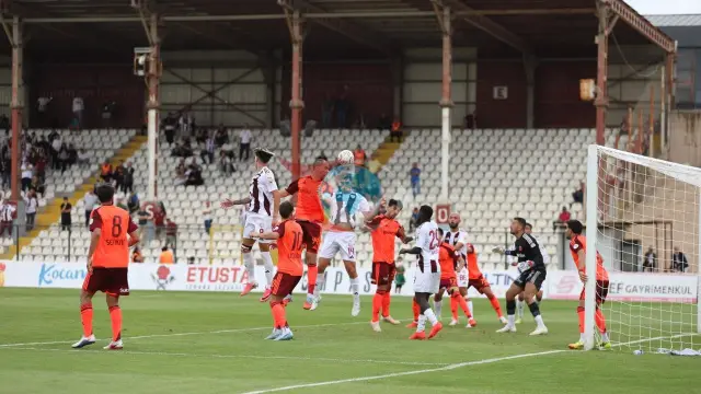 Ümraniyespor Şeytanın Bacağını Kırdı: Bandırmaspor Deplasmanında Altın Değerinde 3 Puan!