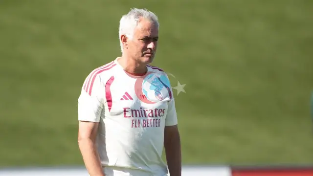 Jose Mourinho Derbi Mağlubiyeti Sonrası Çılgına Döndü: "Baskıyı Kaldıramadı!"