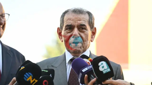 Galatasaray Başkanı Dursun Özbek'ten Okan Buruk'a Tam Destek: "İnancımız ve Güvenimiz Tamdır"