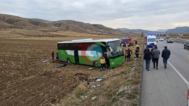 İstanbul-Ağrı Seferini Yapan Yolcu Otobüsü Amasya'da Tarlaya Uçtu: 24 Yaralı