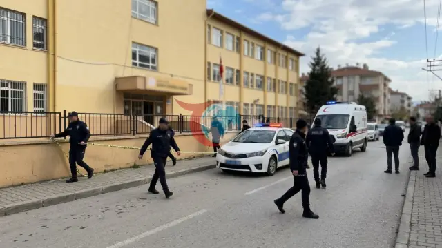 Manisa'da Lise Yakınında Silah Sesleri Hareketliliği: Ekipler Sevk Edildi