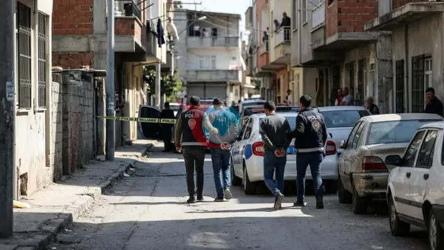 Adana'da Trafik Kazası Husumeti Cinayetle Bitti: 8 Çocuk Babası Sırtından Vurularak Öldürüldü