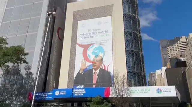 Türkiye'nin COP31 Tanıtım Rüzgarı New York'ta Esiyor: Türkevi'ne Dev Afişler Asıldı