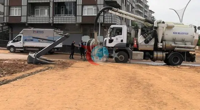 Rize İyidere'de Selin Yaraları Sarılıyor: Çamur İçinde Zorlu Çay Hasadı