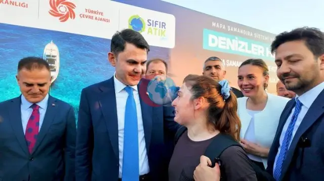 Bakan Kurum'dan Duygulandıran Depremzede Buluşması: "Sadece Konut Değil Gönüller Yaptık"