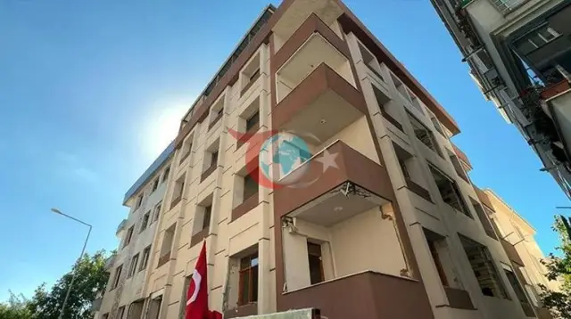 Stambulda şäher öwrülişigi: ýykylan binanyň diwaryndan tapylan tebigy bal!
