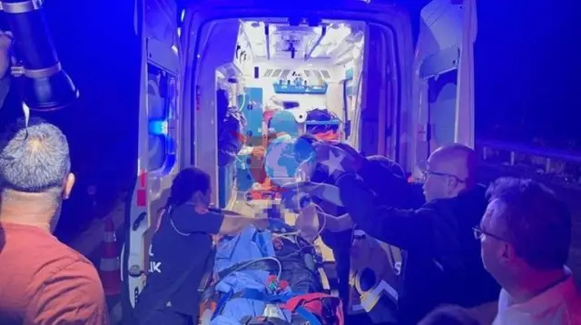 Manisa Kula'da Feci Kaza: Kamyonet Tıra Arkadan Çarptı, 1 Ölü, 4 Ağır Yaralı
