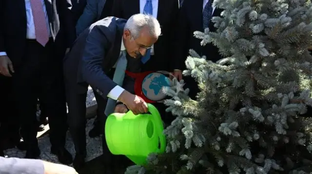 Bakan Uraloğlu Trabzon'un Dev Vizyon Projelerini Açıkladı: Uzunkum Yaşam Alanı ve Hızlı Tren Müjdesi