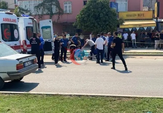 Adana Ədliyyəsi yaxınlığında qanlı döyüş: 1 ölü, 7 yaralı! Baqajdan Silah və Çubuqlar Axdı